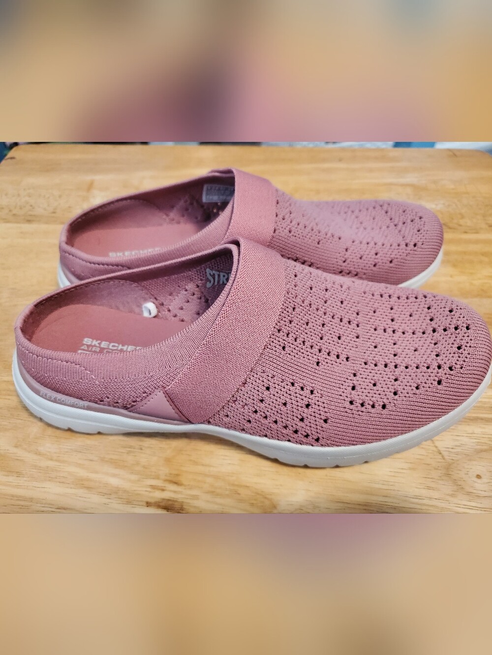 Skechers Women’s Dusty Rose Slip-On Stretch Fit Sneakers